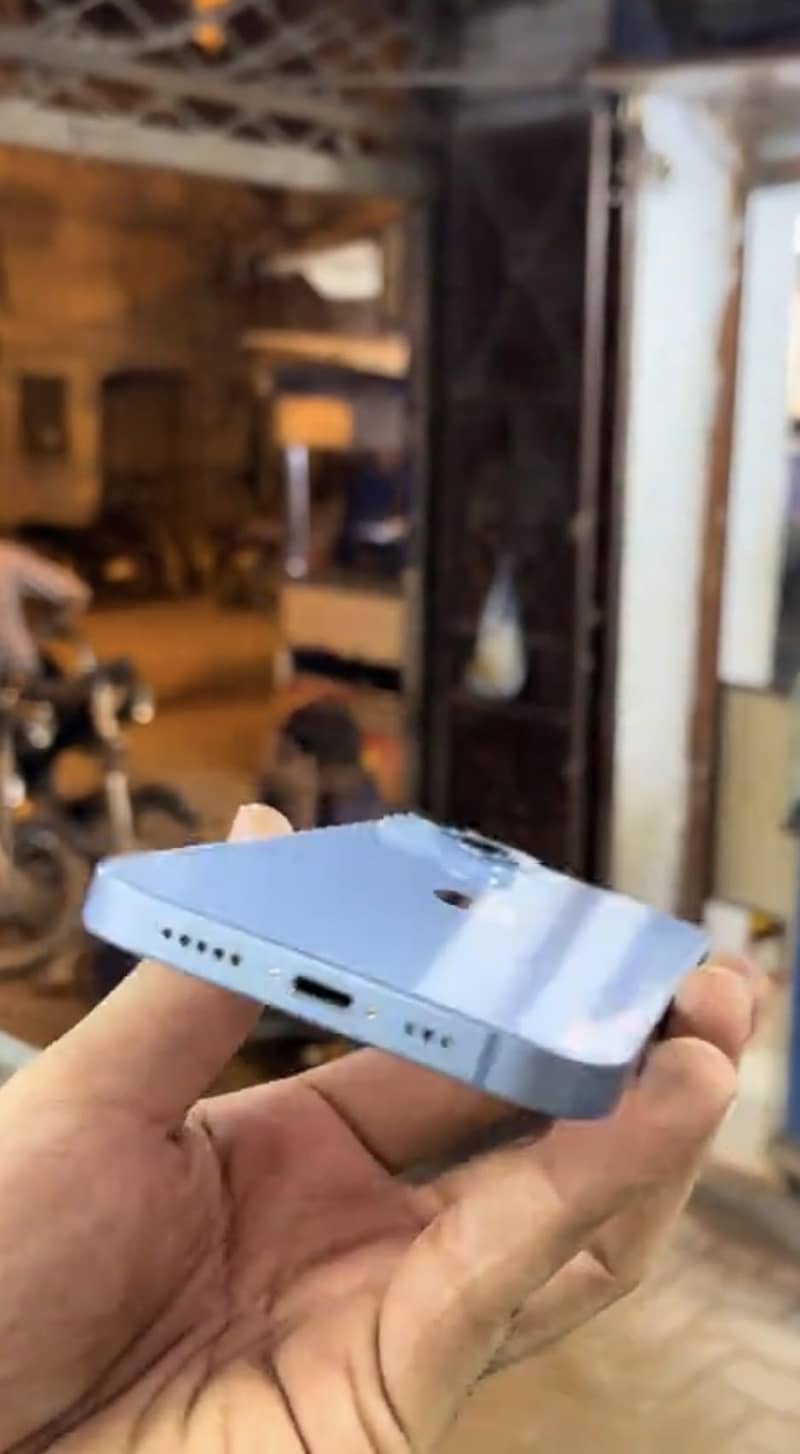Apple iPhone 14 4