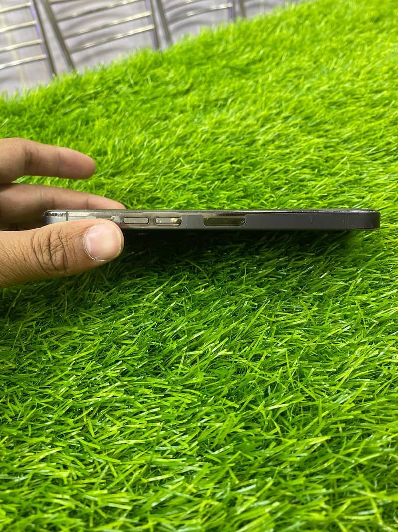 Apple iPhone 13 Pro 2