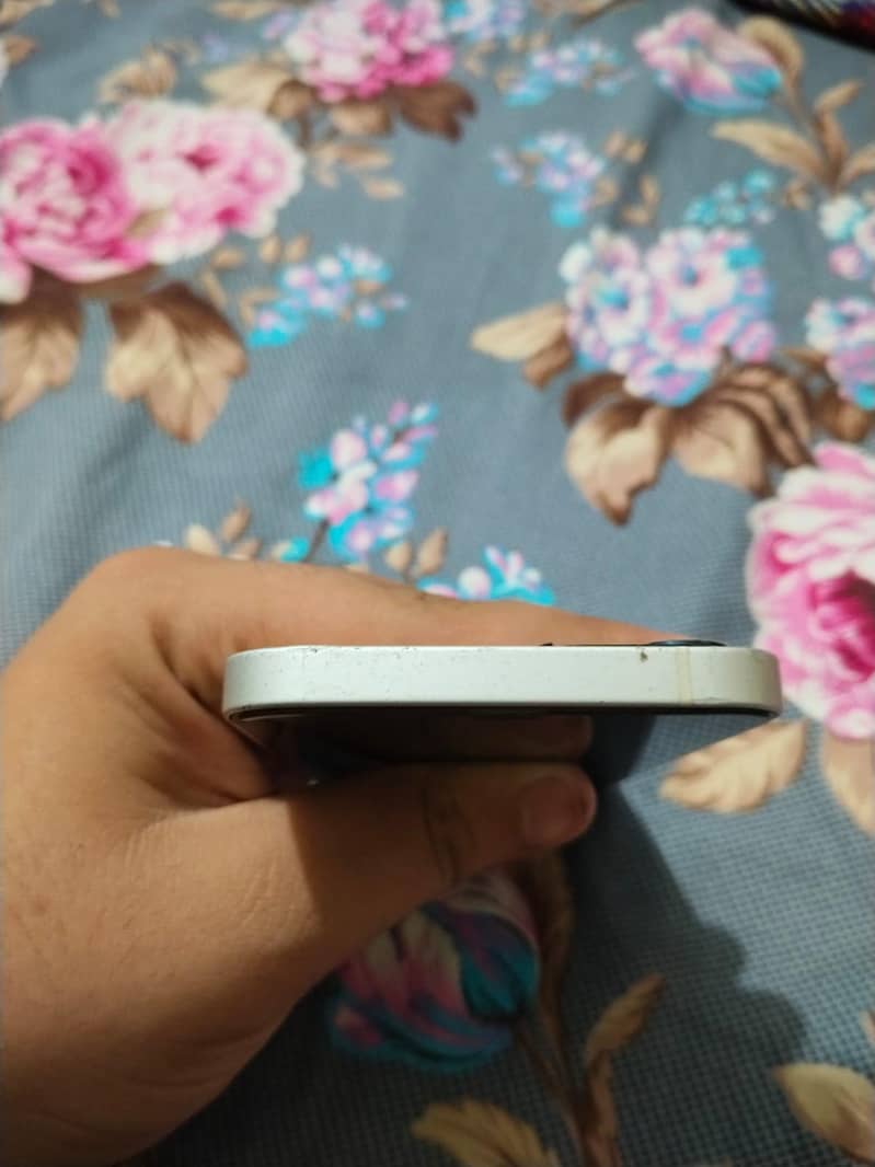 Apple iPhone 12 4