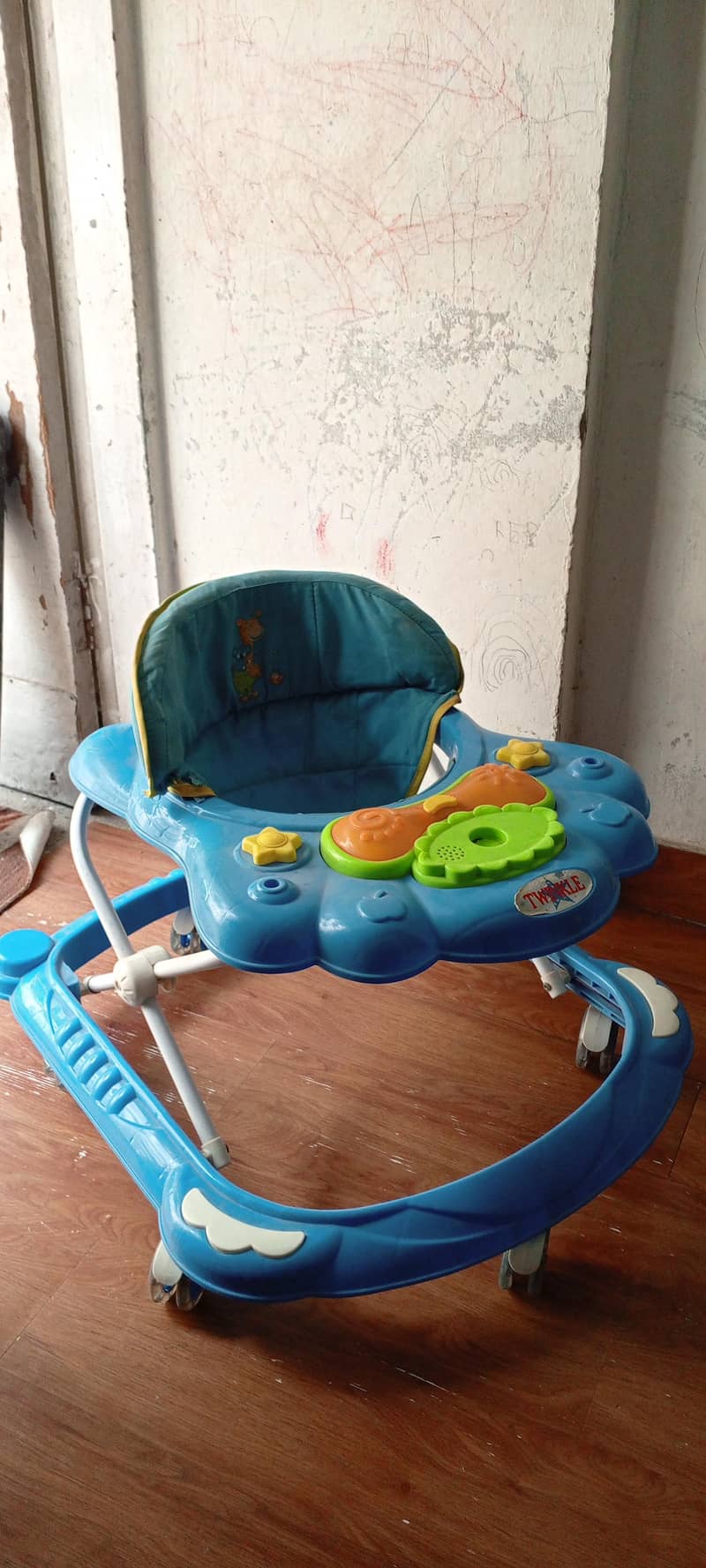 walker in good condition 7