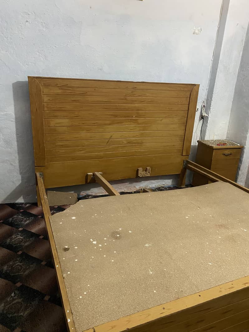 Bed and dressing table 4