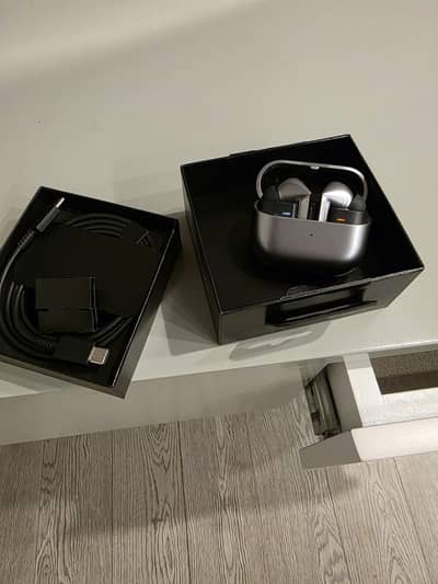 Samsung Galaxy Buds3 Pro - Complete Box