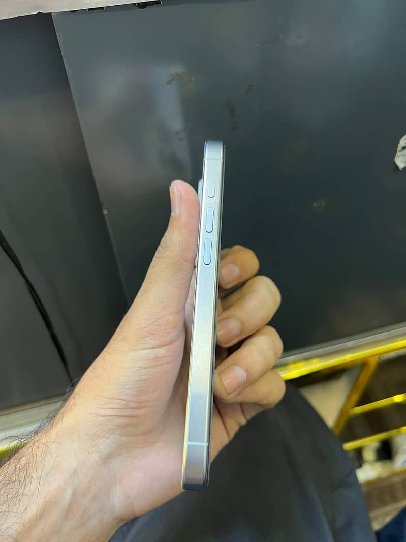 iPhone 15 pro 3