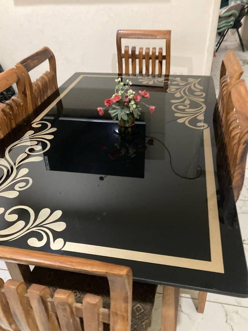 Dining table 0
