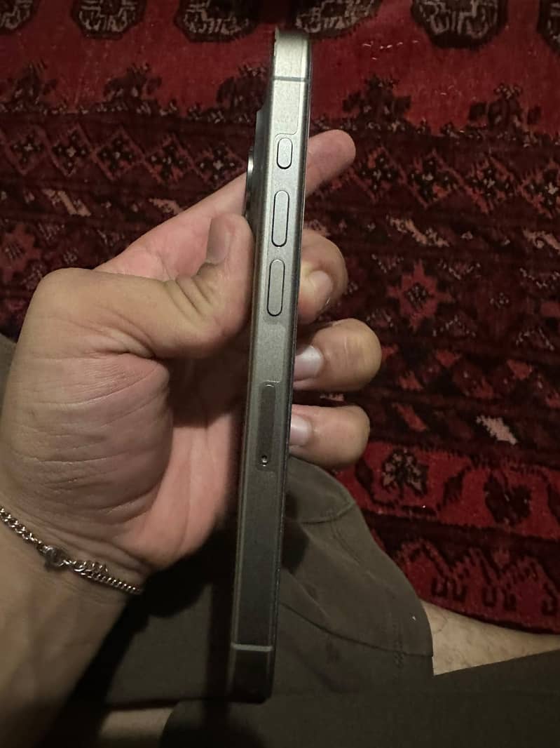 Apple iPhone 15 Pro 0