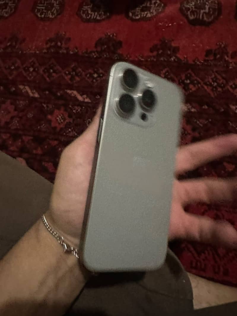 Apple iPhone 15 Pro 3