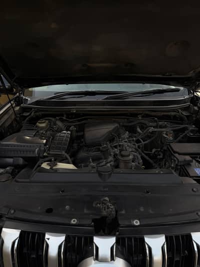 TOYOTA LAND CRUISER PRADO   TXL . . 2.7. SUNROOF. 2011/2017  Karachi