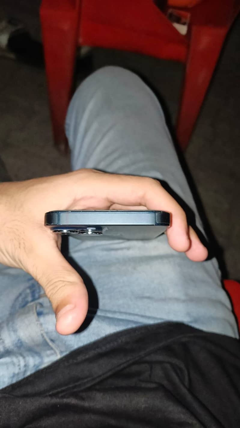 Apple iPhone 14 3
