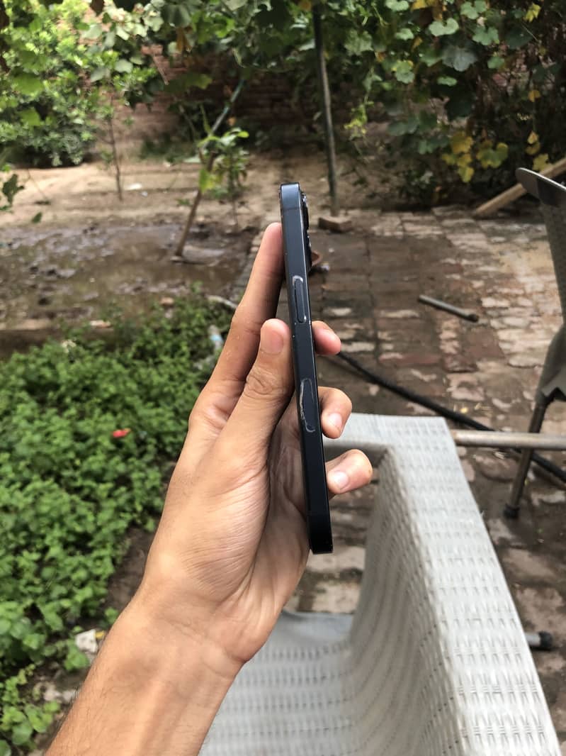 Apple iPhone 13 3
