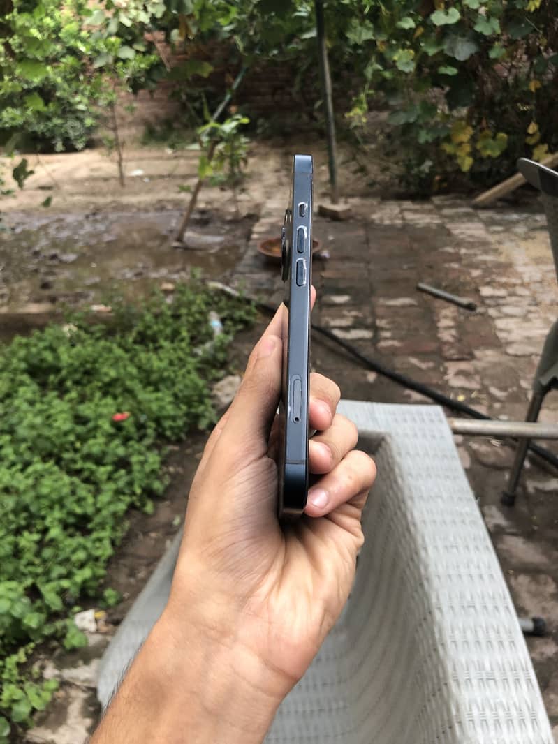 Apple iPhone 13 4
