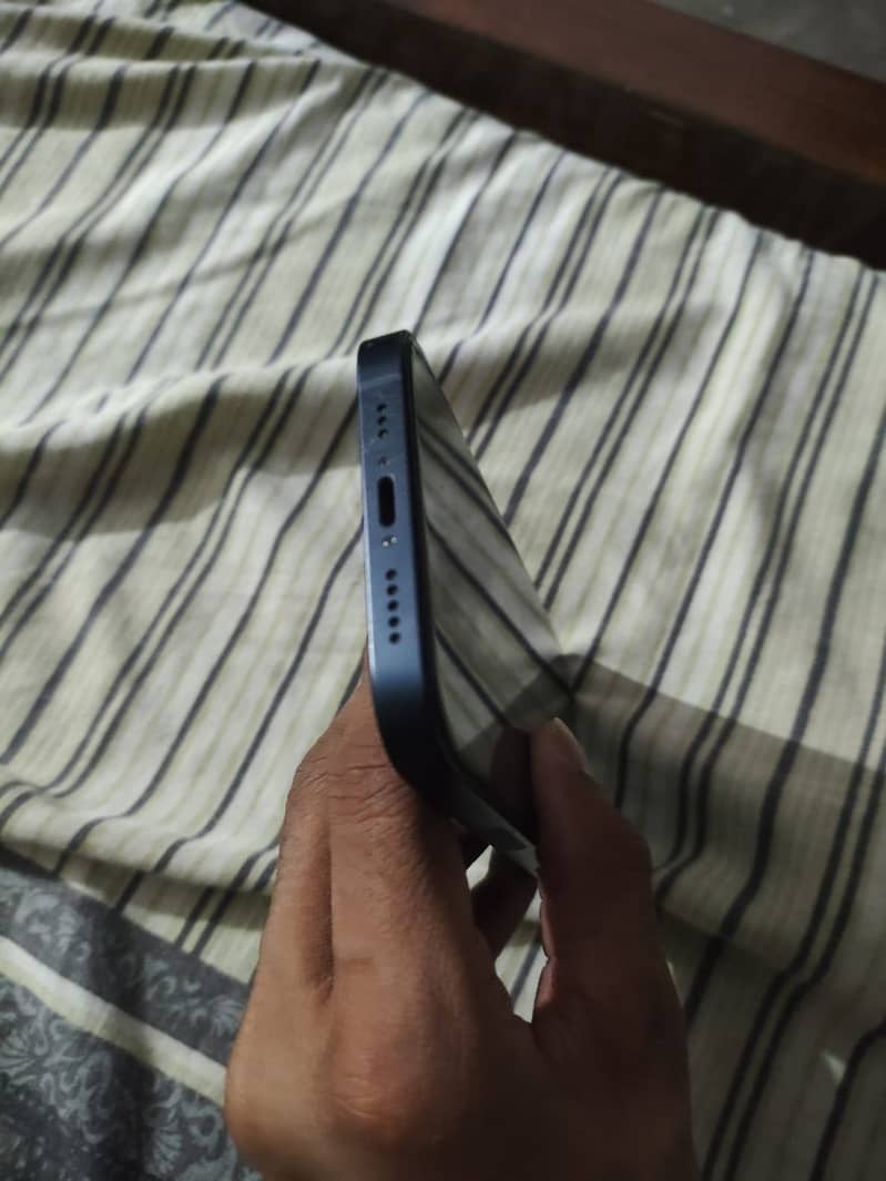 Apple iPhone 13 2