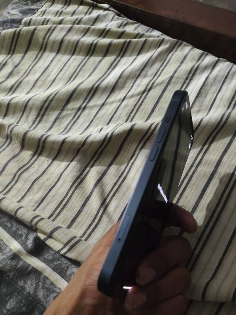 Apple iPhone 13 3