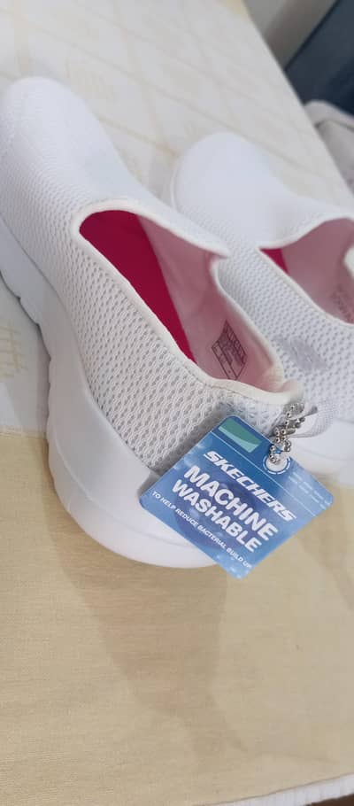 Urgent Sale: Original Skechers Shoes (Size 40)