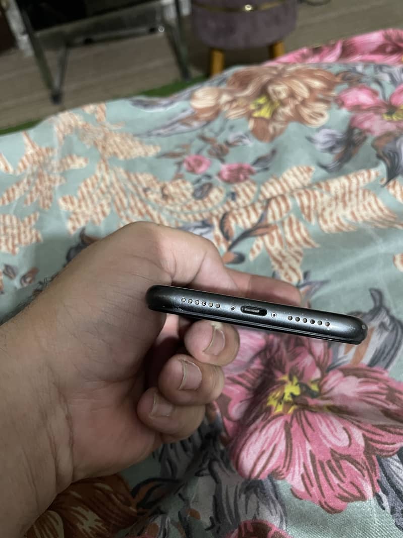 Apple iPhone 11 0