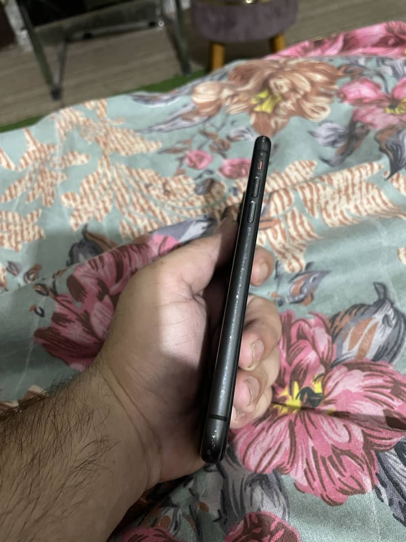 Apple iPhone 11 3
