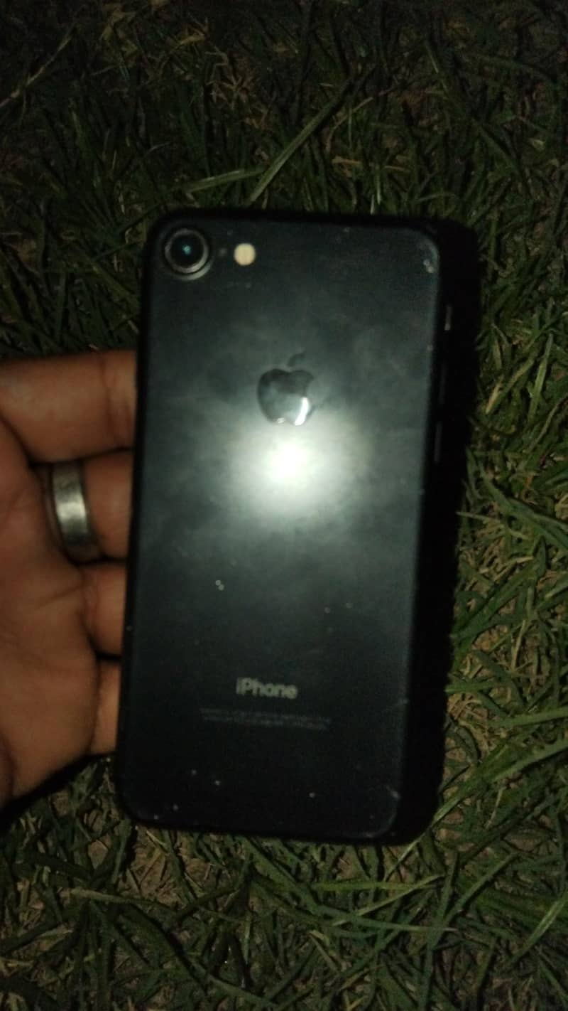 Apple iPhone 7 2