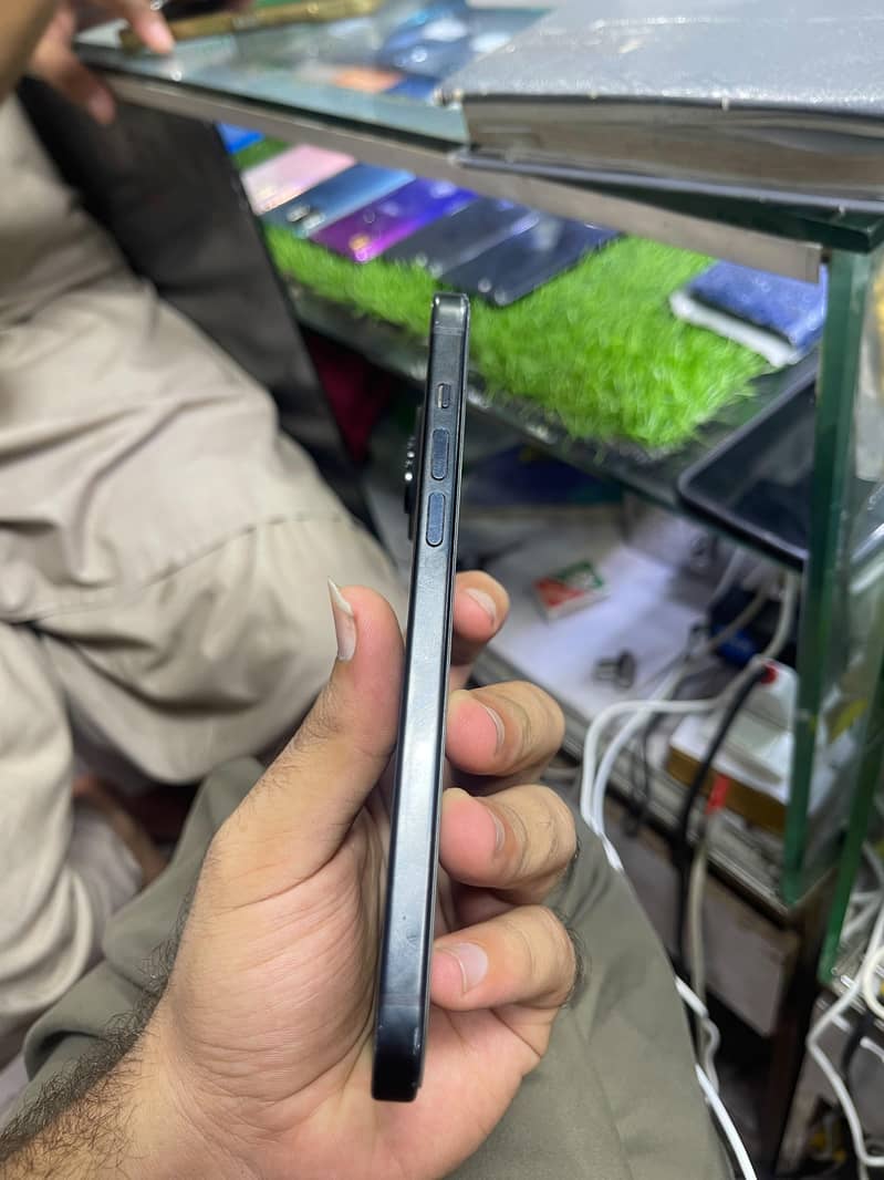 Apple iPhone 15 plus 2