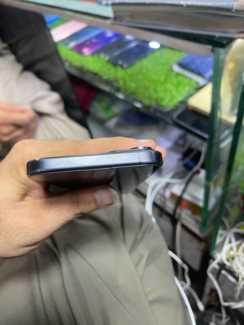 Apple iPhone 15 plus 4