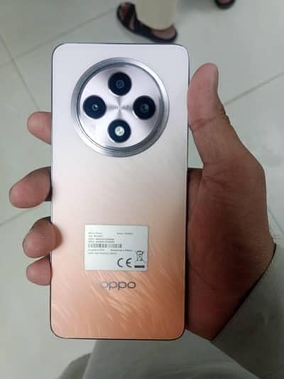 OPPO Reno12 F