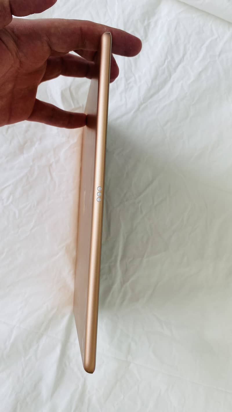 Ipad 8th generation 128gb 4