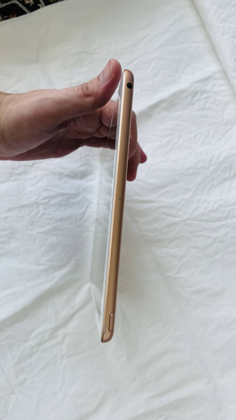 Ipad 8th generation 128gb 5
