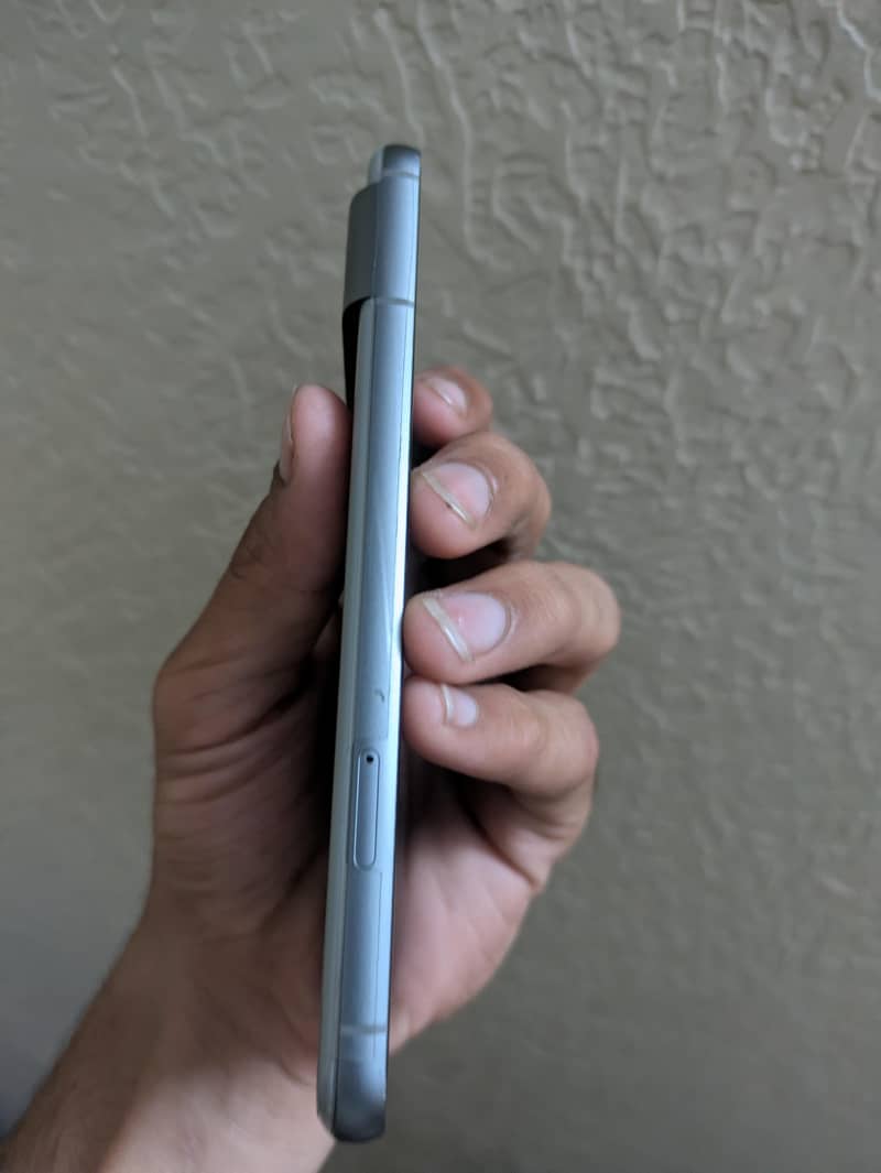 Google Pixel 8 4