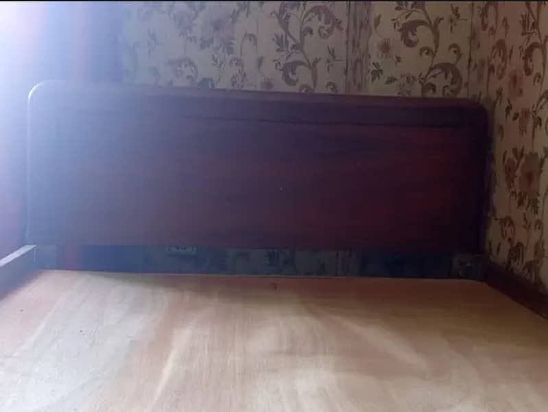 single wodden bed 2