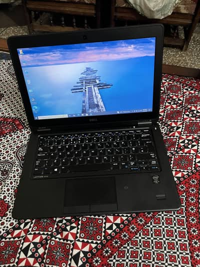 Dell core i 5 5th gen 4 gb ram 256 ssd