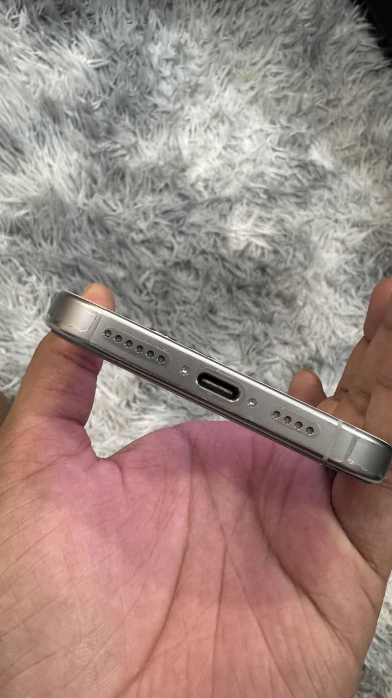 iPhone 16 Pro Max 2
