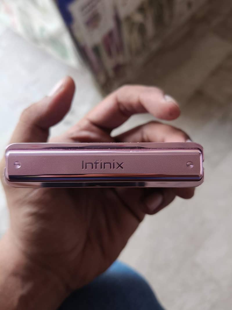 Infinix Zero Flip 2