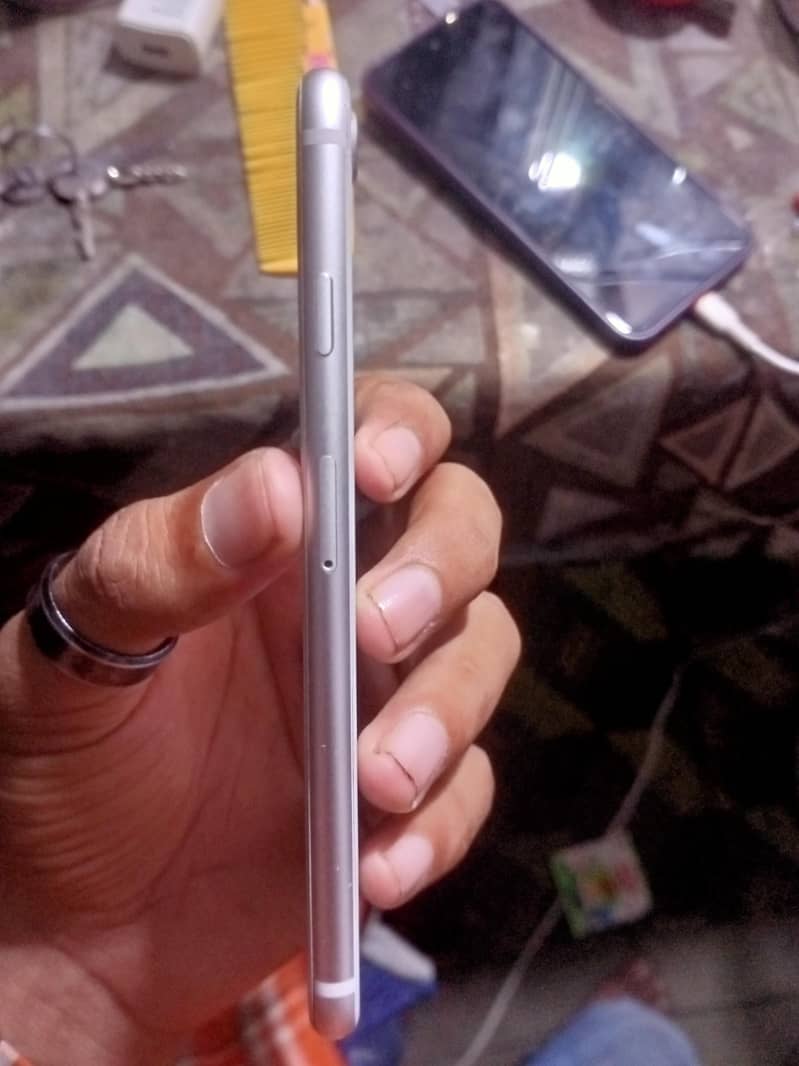 Apple iPhone 8 3