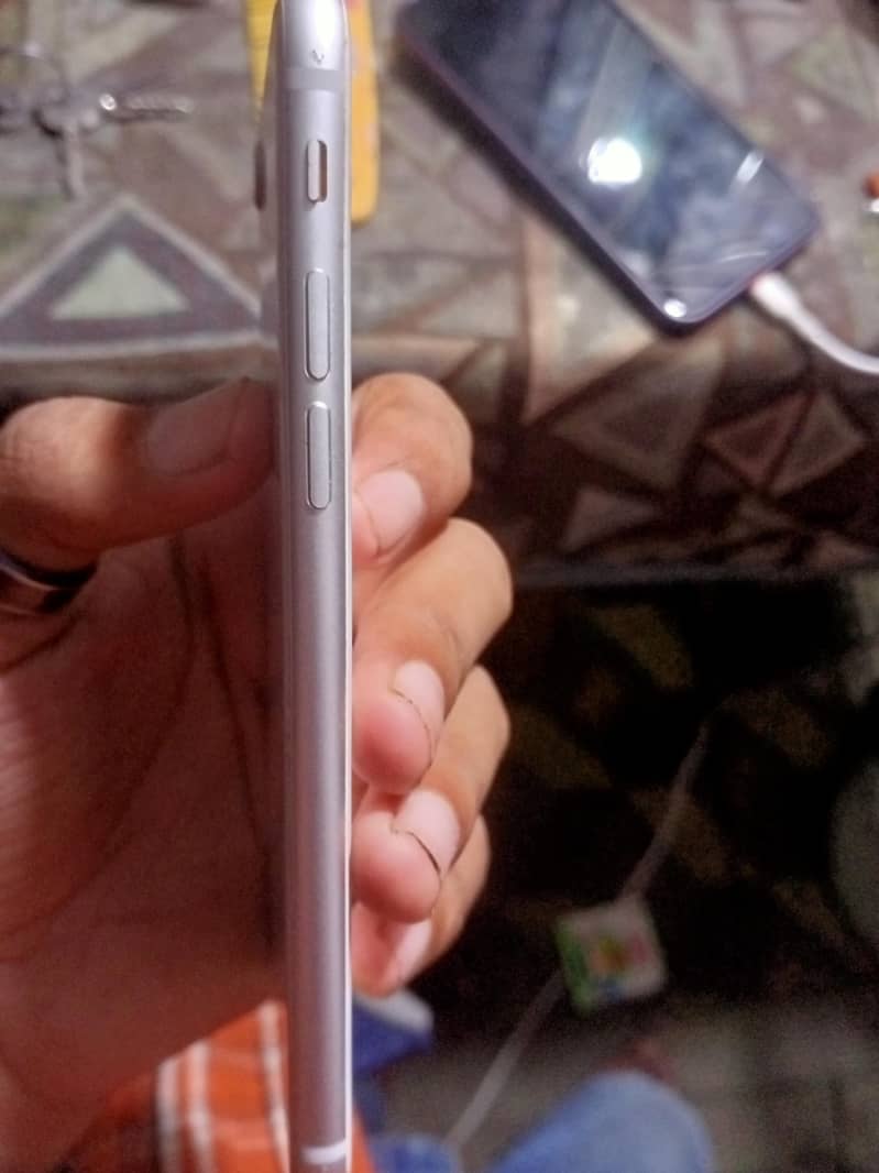Apple iPhone 8 4