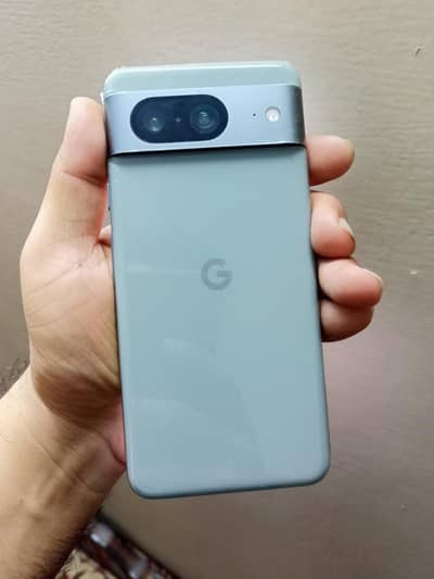 Google Pixel 8 + fast charger 30W