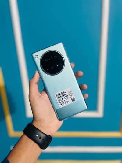 INFINIX ZERO 40 (16/256) AQUA GREEN COLOR FOR SALE ON RS 70,000 DEMAND