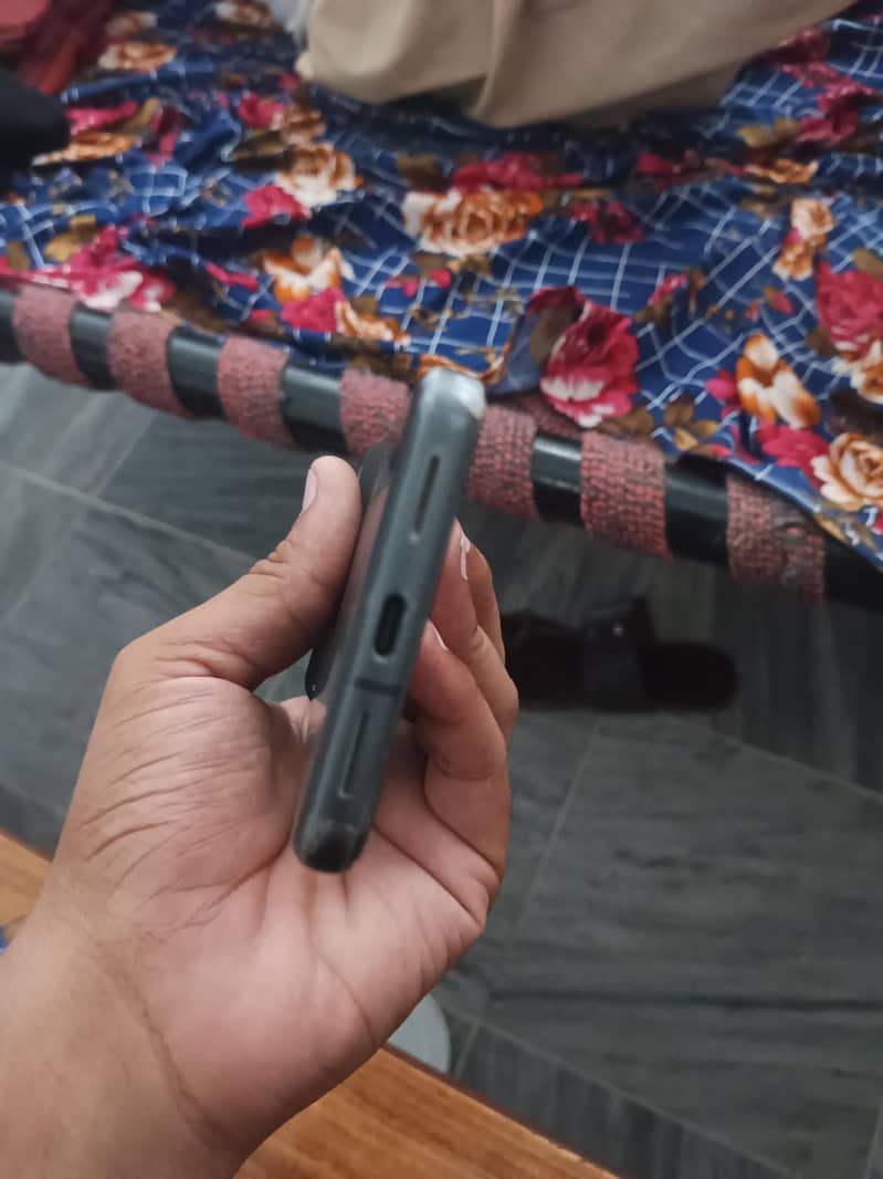Google Pixel 8 6