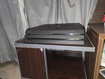 PlayStation 4 Pro 1TB CUH-7116B - Excellent Condition 4 Games Included