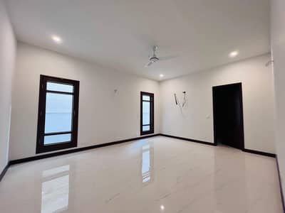 Defence 600 Yards Bungalow Ground Floor Portion