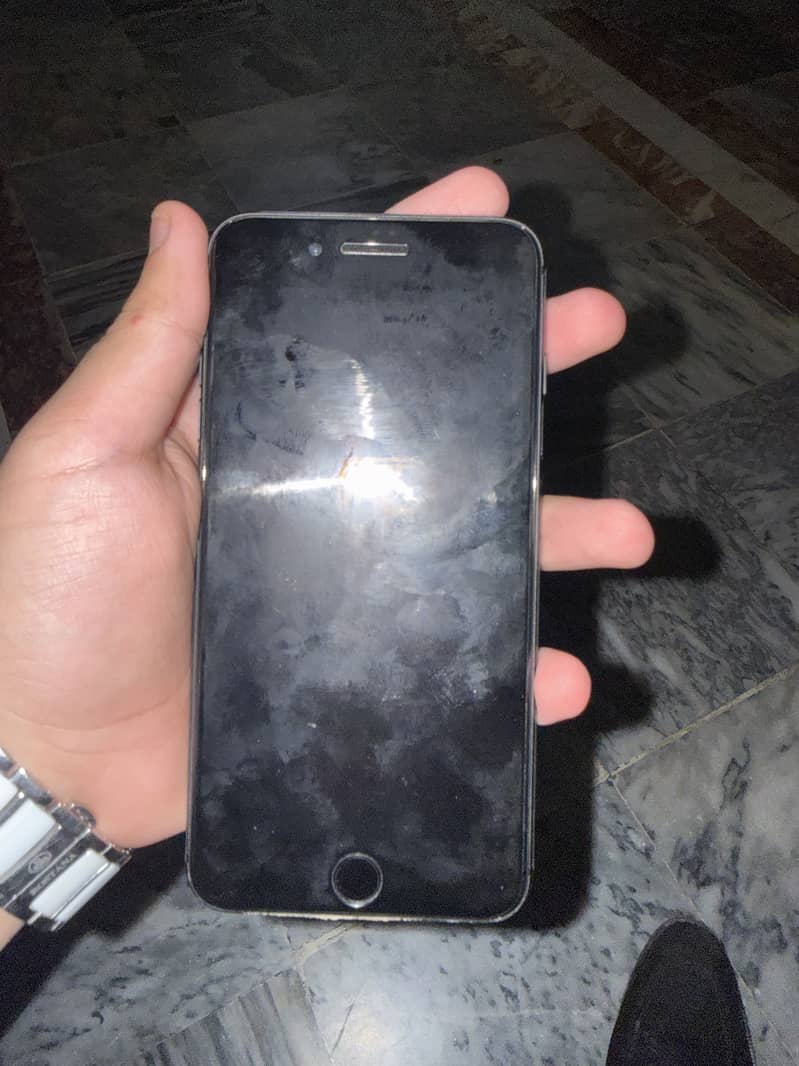 Apple iPhone 8 Plus 1