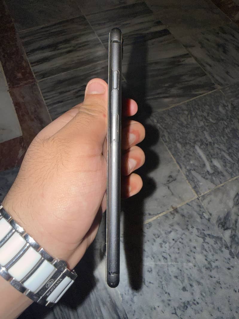 Apple iPhone 8 Plus 4