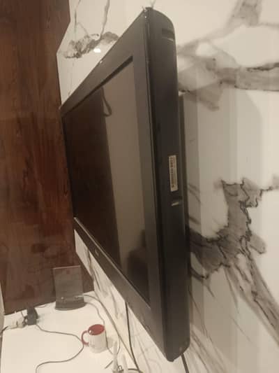 LG LCD TV 32" (Non-Smart) – Original Condition | Never Repaired
