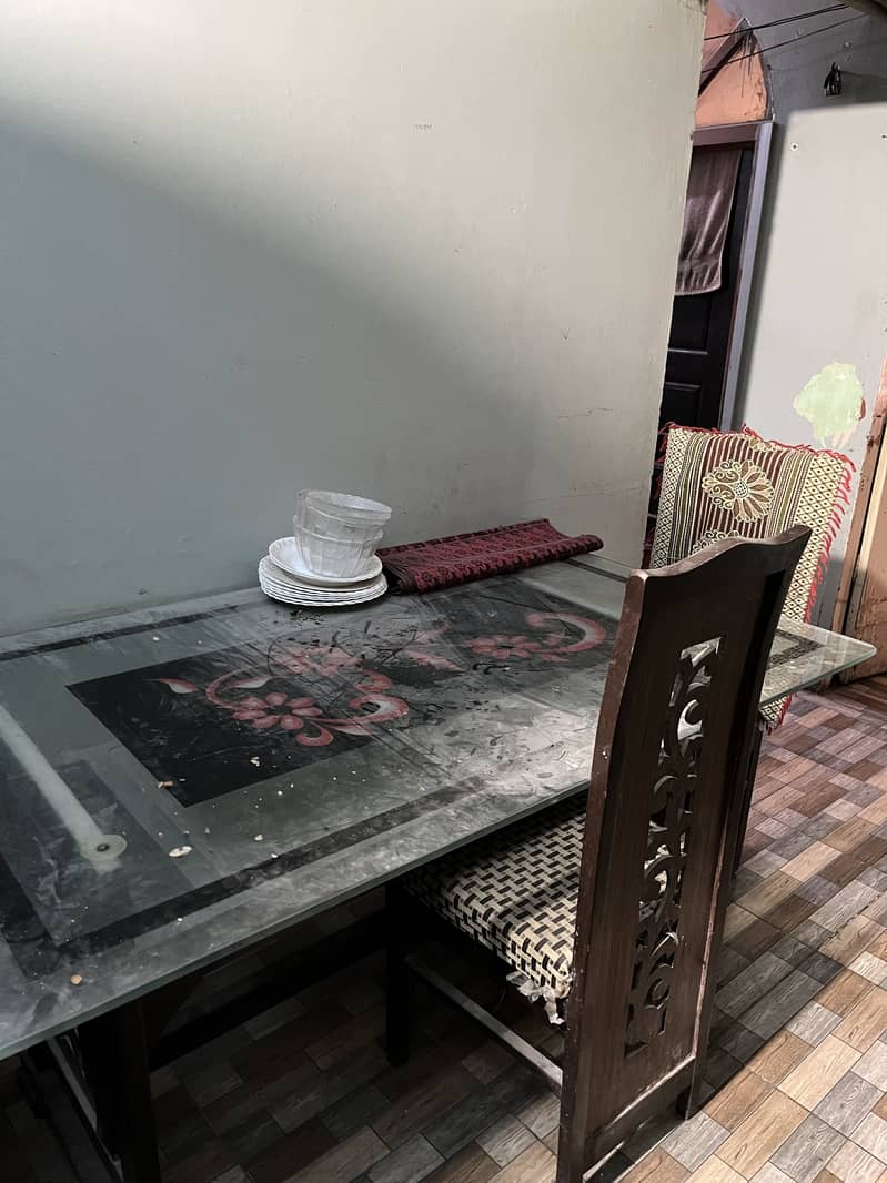 Dining table 0
