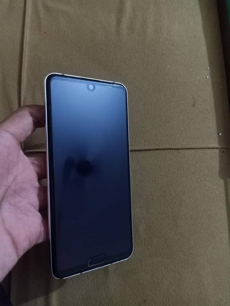Sharp Aquos R3 1
