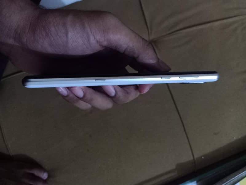 Sharp Aquos R3 3