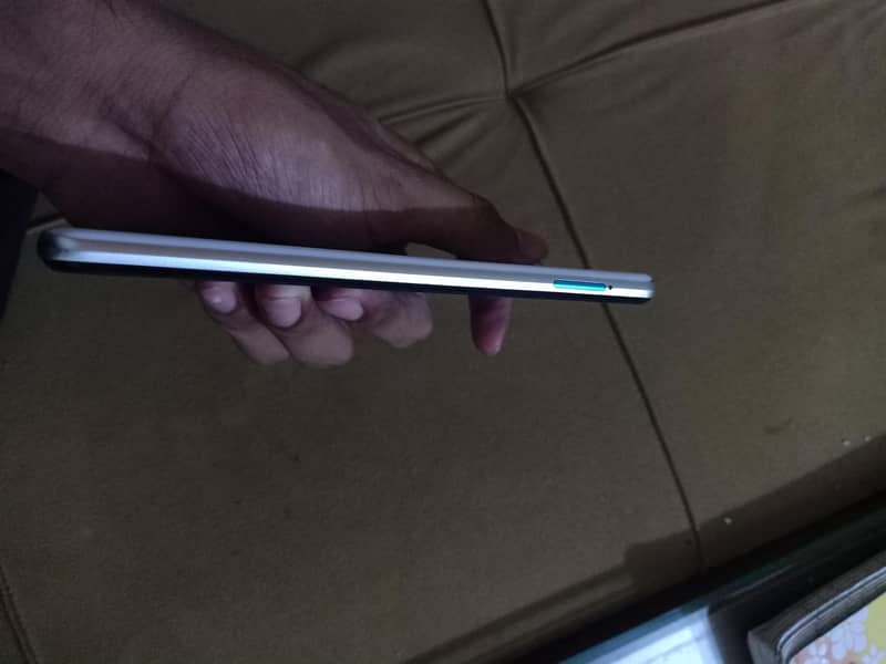 Sharp Aquos R3 4