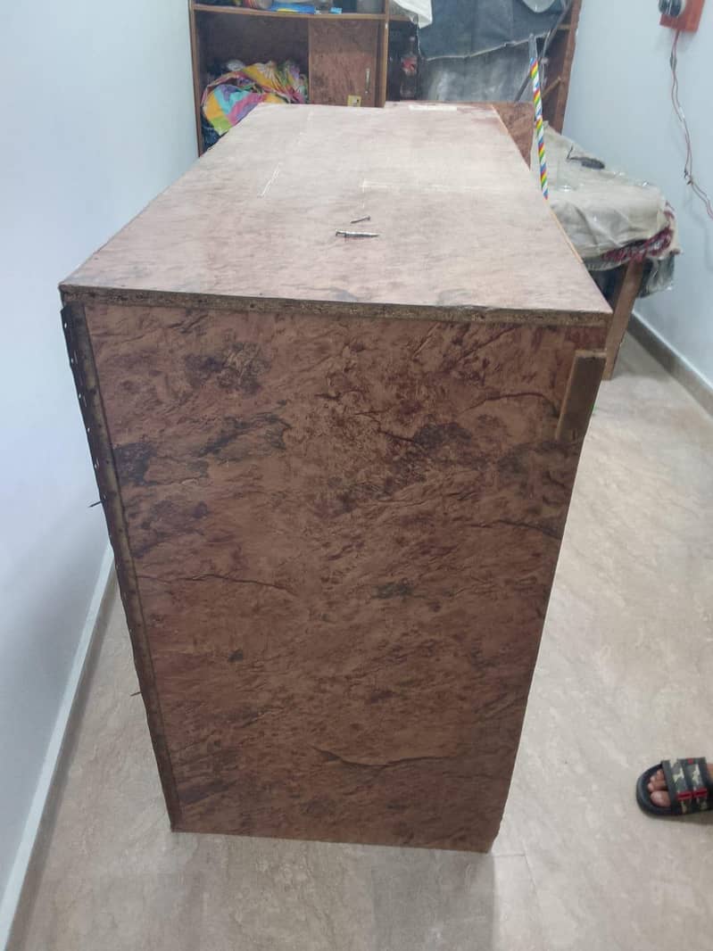 Reception counter 3