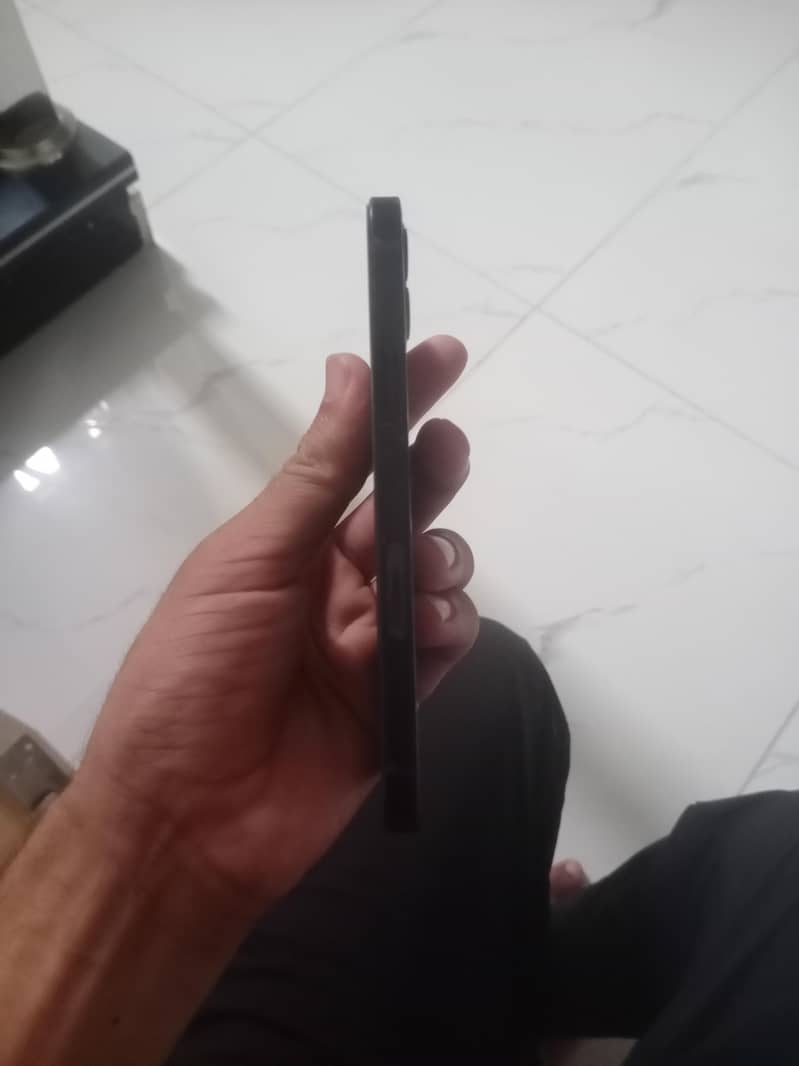 Apple iPhone 12 1