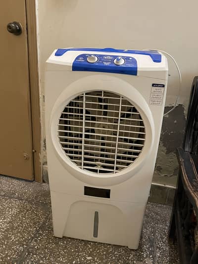 Boss Air Cooler with Ice Packets. Good Condition
