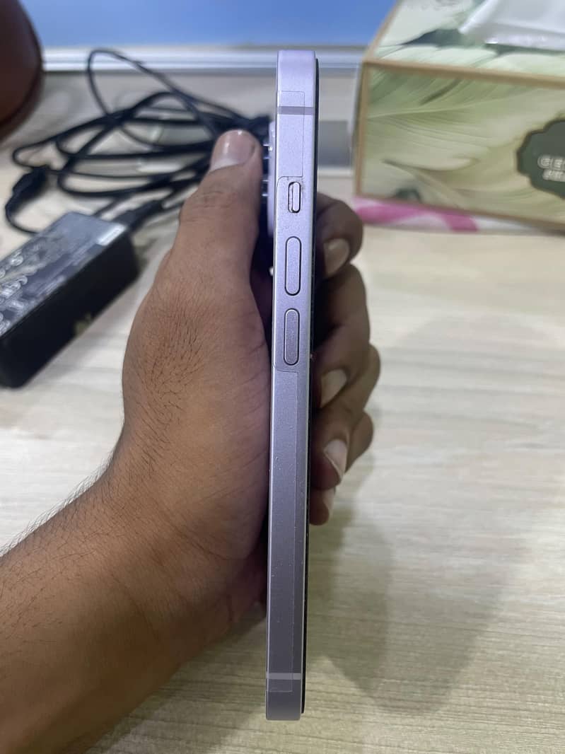 Apple iPhone 14 3