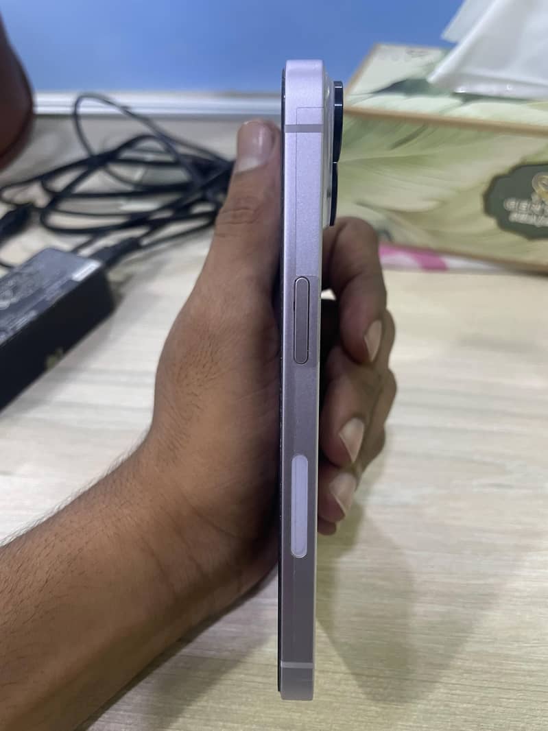 Apple iPhone 14 4