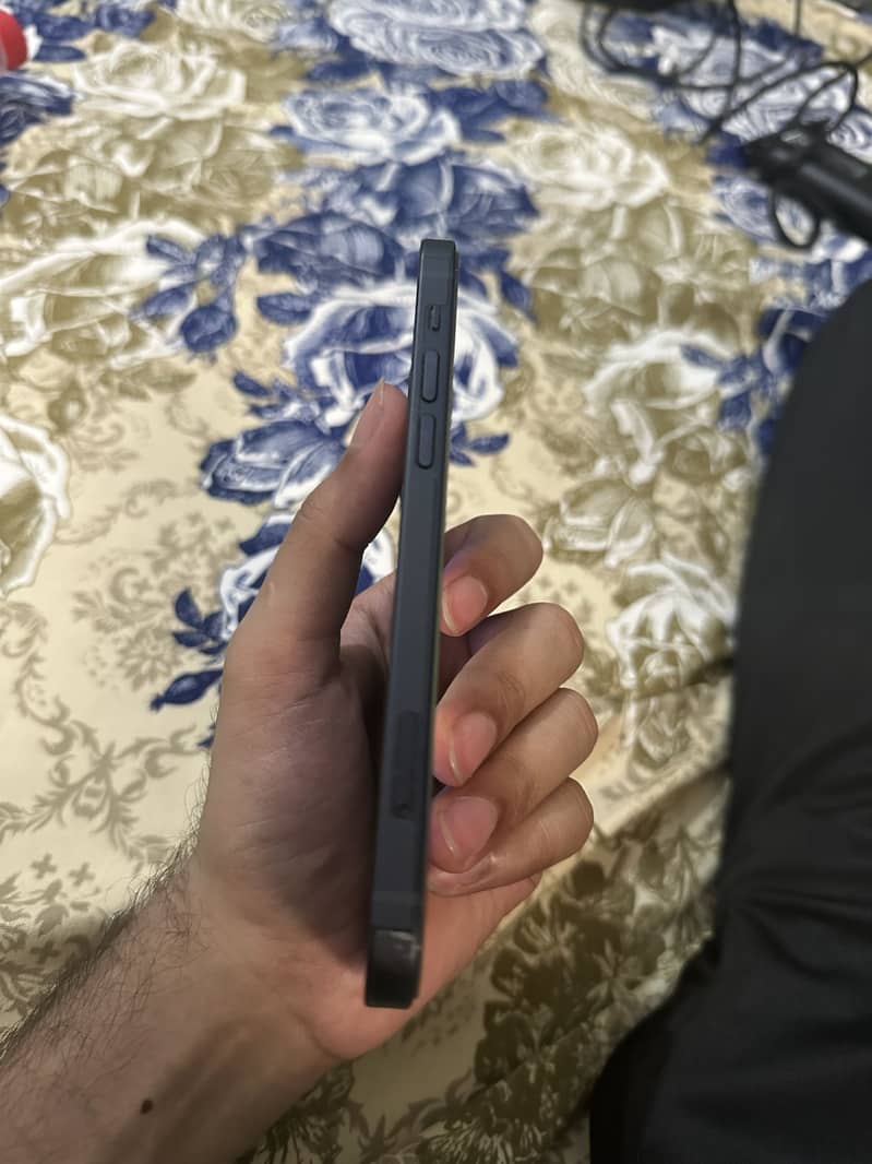 Apple iPhone 12 3